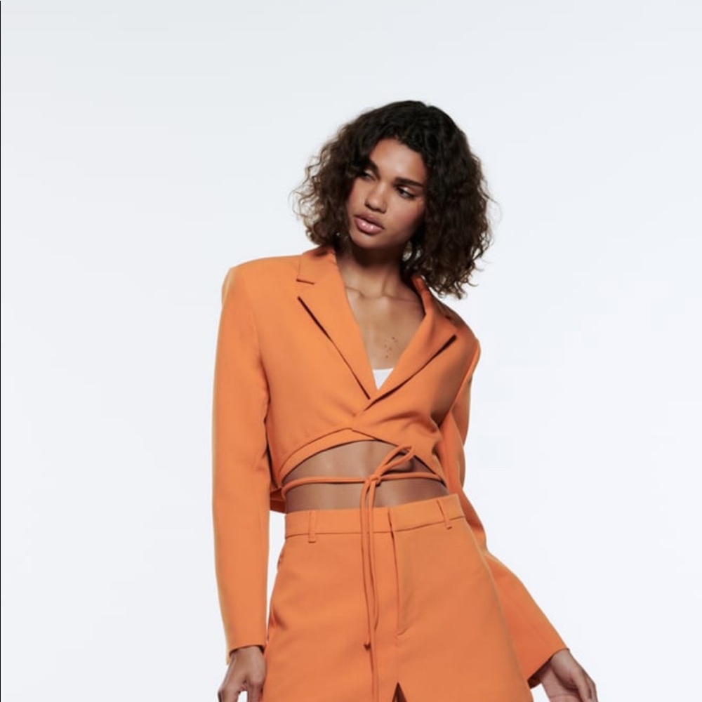 Cropped tied blazer